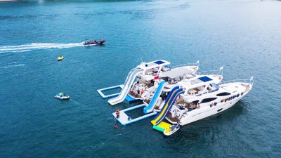 豪华游艇出海 海上泳池滑梯玩乐套餐